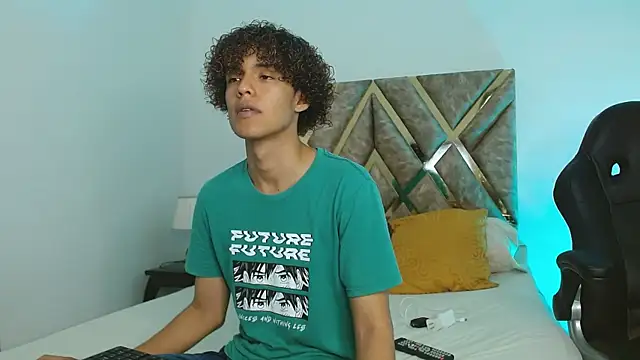 Snapshot of nickolas_moon chatting on 8, 1, 2025 nickolas moon online show from 8, 1, 2025