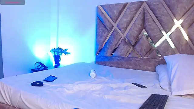 Snapshot of nickolas_moon chatting on 1, 3, 2025 nickolas moon online show from 1, 3, 2025