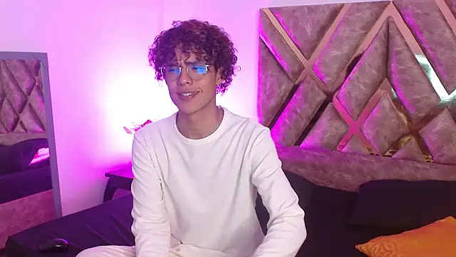 Snapshot of nickolas_moon chatting on 19, 3, 2025 nickolas moon online show from 19, 3, 2025