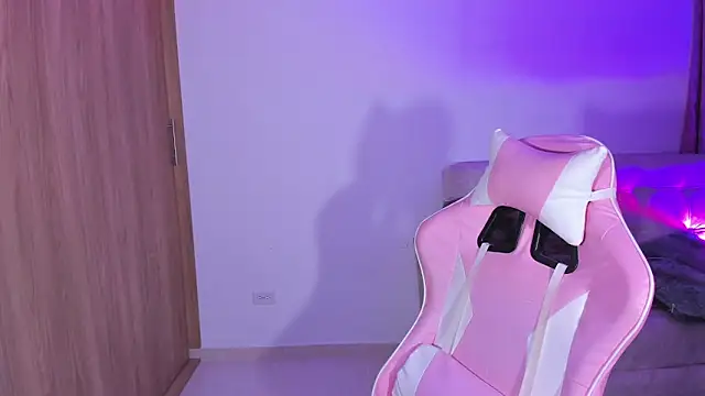 Snapshot of annika_taylor chatting on 7, 3, 2025 annika taylor online show from 7, 3, 2025