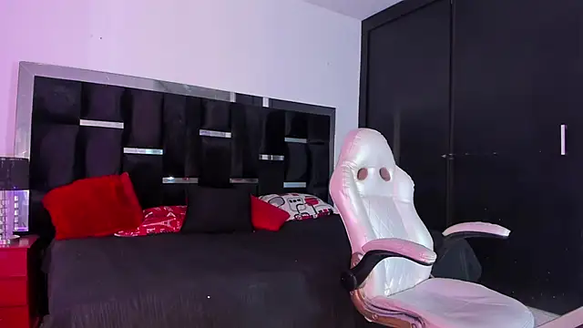 Tasha Sant online show from 15, 11, 2025