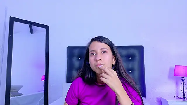 Skinny hottie18 online show from 13, 5, 2026