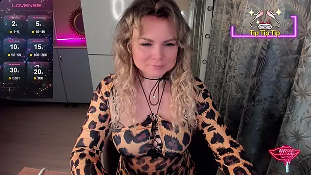 Snapshot of candy_queeen chatting on 15, 1, 2025 candy queeen online show from 15, 1, 2025