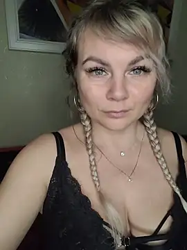 candy queeen online show from 26, 11, 2025