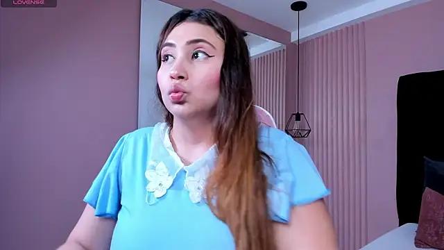 dulce santamaria online show from 7, 1, 2025