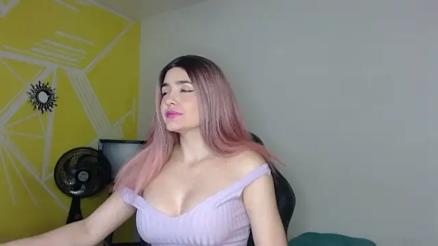 Nikolle Rouss online show from 21, 3, 2025