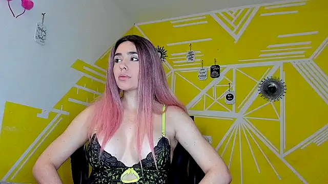 Nikolle Rouss online show from 23, 10, 2025