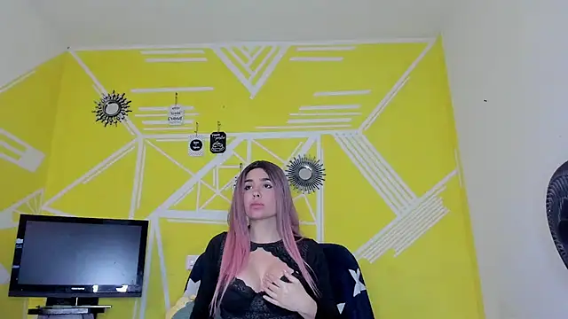 Nikolle Rouss online show from 28, 11, 2025