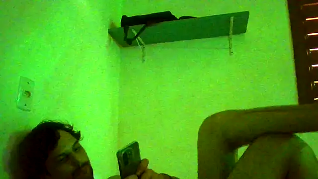 Snapshot of couplemilk chatting on 19, 4, 2026 couplemilk online show from 19, 4, 2026