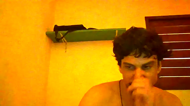 Snapshot of couplemilk chatting on 19, 4, 2026 couplemilk online show from 19, 4, 2026