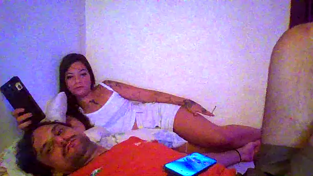 Snapshot of couplemilk chatting on 21, 4, 2026 couplemilk online show from 21, 4, 2026