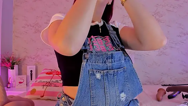 Snapshot of Hannablazze chatting on 13, 2, 2025 Hannablazze online show from 13, 2, 2025