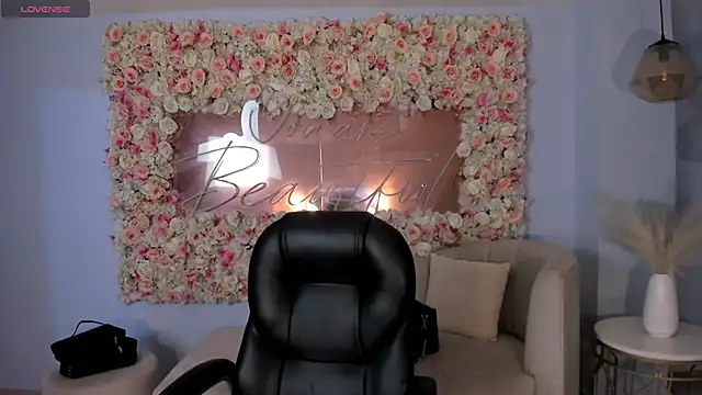 DolcieElliot online show from 7, 1, 2025