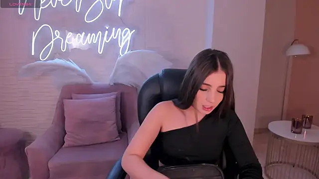 DolcieElliot online show from 15, 1, 2025