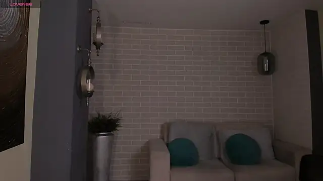 DolcieElliot online show from 5, 2, 2025