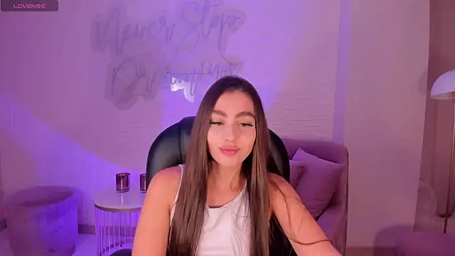 DolcieElliot online show from 6, 3, 2025