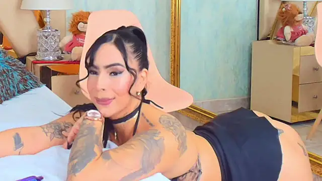 GiahDaniels online show from 22, 2, 2025