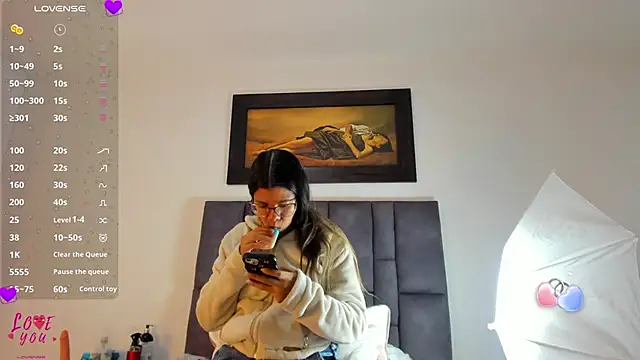 Vahiolet smith online show from 10, 4, 2026