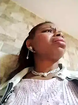 Snapshot of Lizeth_rey1 chatting on 1, 2, 2025 Lizeth rey1 online show from 1, 2, 2025