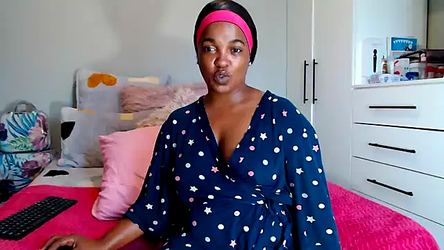 Snapshot of Amberbela chatting on 9, 10, 2025 Amberbela online show from 9, 10, 2025