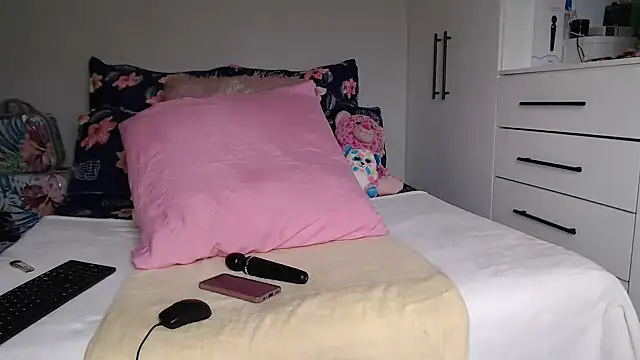 Snapshot of Amberbela chatting on 5, 11, 2025 Amberbela online show from 5, 11, 2025