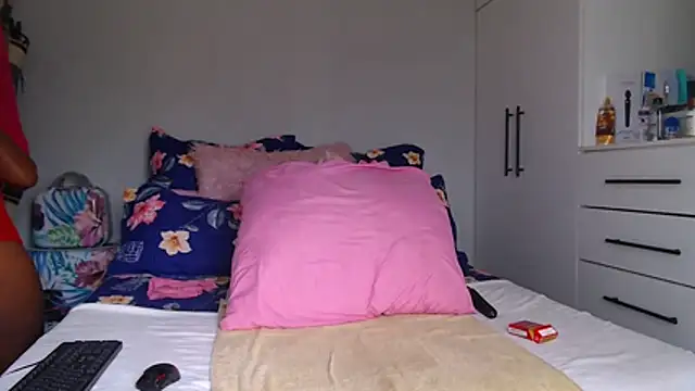 Snapshot of Amberbela chatting on 28, 11, 2025 Amberbela online show from 28, 11, 2025