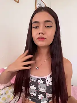 Snapshot of HallieLemon1 chatting on 1, 2, 2026 HallieLemon1 online show from 1, 2, 2026