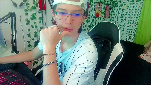 Snapshot of Andy_gray chatting on 4, 5, 2026 Andy gray online show from 4, 5, 2026