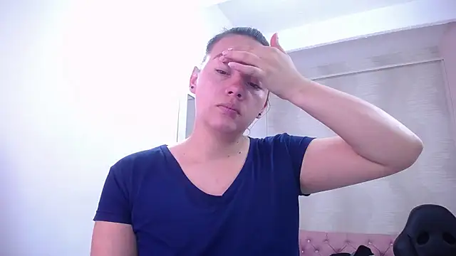 lauraguzman online show from 27, 2, 2025