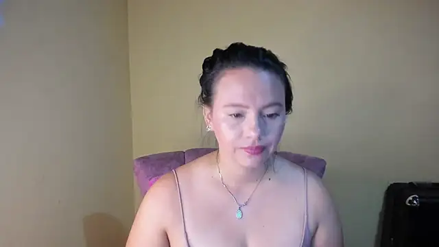 Snapshot of lauraguzman chatting on 28, 3, 2026 lauraguzman online show from 28, 3, 2026