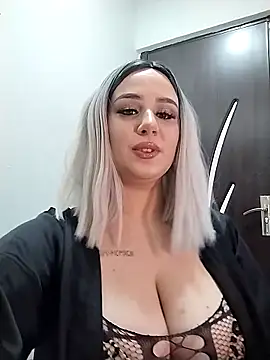 AdelinaJude online show from 6, 2, 2026