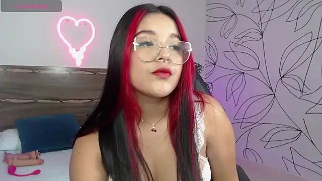 Snapshot of victoria18x chatting on 11, 1, 2025 victoria18x online show from 11, 1, 2025