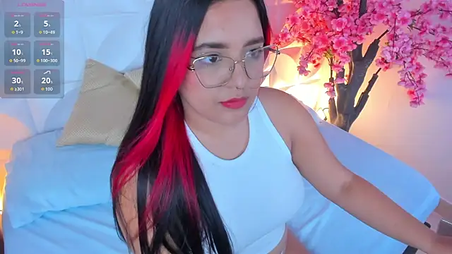 Snapshot of victoria18x chatting on 2, 10, 2025 victoria18x online show from 2, 10, 2025