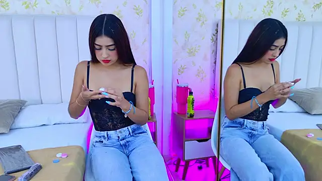 Mia-Monroe online show from 6, 10, 2025