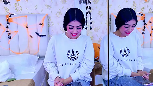 Mia-Monroe online show from 22, 10, 2025