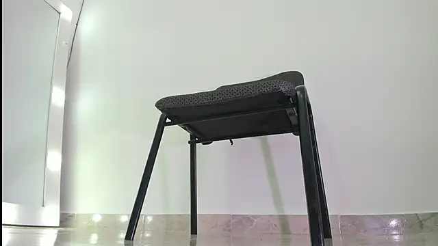 Madeleine  w online show from 10, 3, 2025