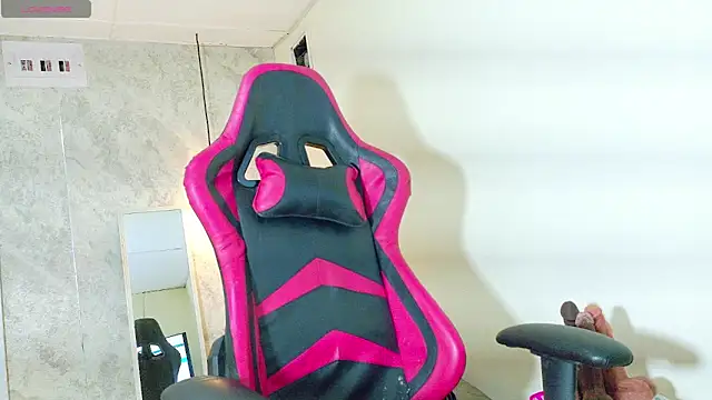 Snapshot of analus-01 chatting on 22, 4, 2026 analus-01 online show from 22, 4, 2026