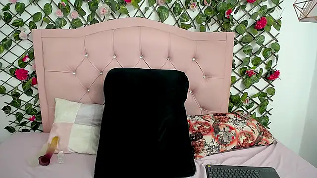 Snapshot of LucyCute_1 chatting on 15, 7, 2026 LucyCute 1 online show from 15, 7, 2026