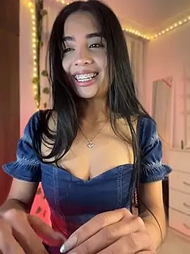 Snapshot of lina_pink chatting on 17, 4, 2026 lina pink online show from 17, 4, 2026