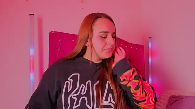 Snapshot of evy_orange1 chatting on 17, 11, 2025 evy orange1 online show from 17, 11, 2025