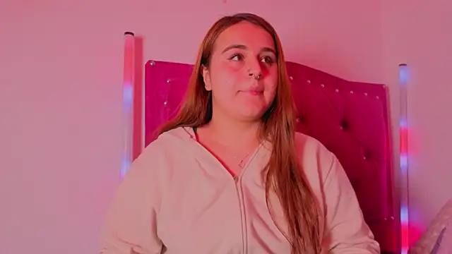 Snapshot of evy_orange1 chatting on 20, 11, 2025 evy orange1 online show from 20, 11, 2025