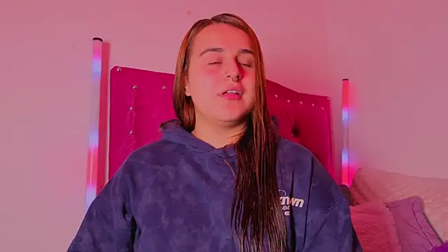 Snapshot of evy_orange1 chatting on 22, 11, 2025 evy orange1 online show from 22, 11, 2025