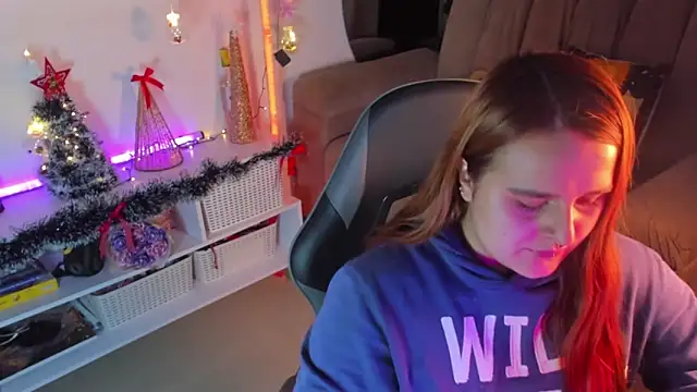 Snapshot of evy_orange1 chatting on 20, 12, 2025 evy orange1 online show from 20, 12, 2025