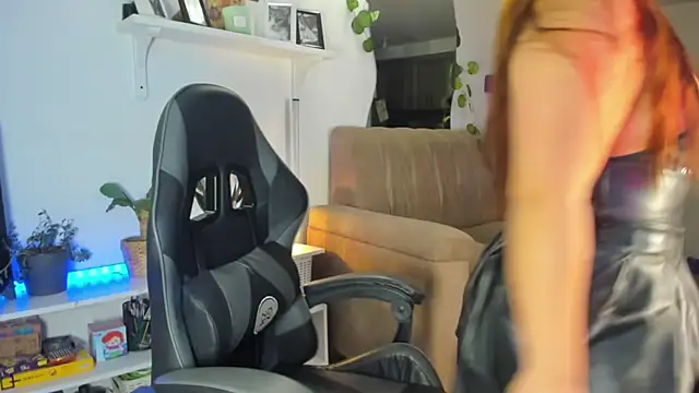 Snapshot of evy_orange1 chatting on 4, 2, 2026 evy orange1 online show from 4, 2, 2026