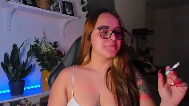 Snapshot of evy_orange1 chatting on 25, 2, 2026 evy orange1 online show from 25, 2, 2026