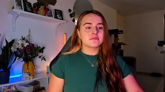 Snapshot of evy_orange1 chatting on 6, 3, 2026 evy orange1 online show from 6, 3, 2026