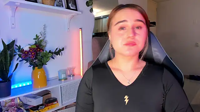 Snapshot of evy_orange1 chatting on 7, 3, 2026 evy orange1 online show from 7, 3, 2026