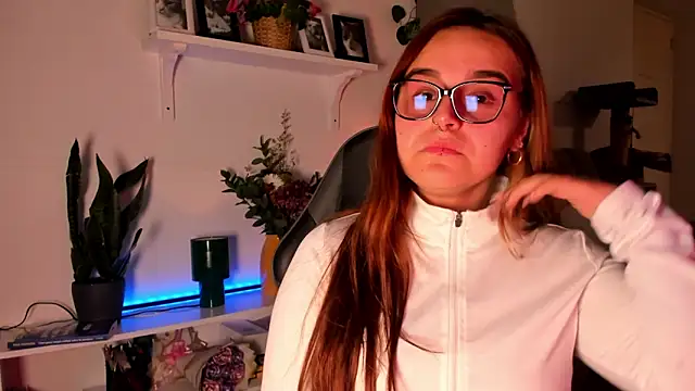 Snapshot of evy_orange1 chatting on 12, 3, 2026 evy orange1 online show from 12, 3, 2026