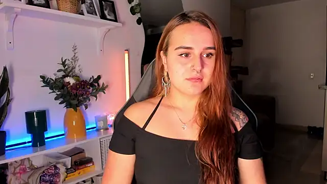 Snapshot of evy_orange1 chatting on 13, 3, 2026 evy orange1 online show from 13, 3, 2026