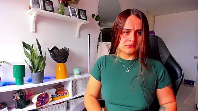 Snapshot of evy_orange1 chatting on 6, 4, 2026 evy orange1 online show from 6, 4, 2026